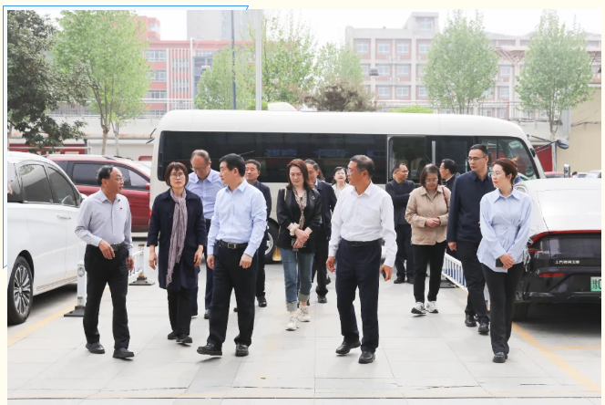 河南省政协、人口资源环境委员会主任阚全程一行莅临洛阳新里程医院参观调研